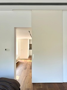 Marco de puerta de madera y aluminio extremadamente delgado, puerta interior invisible - Product Image 3