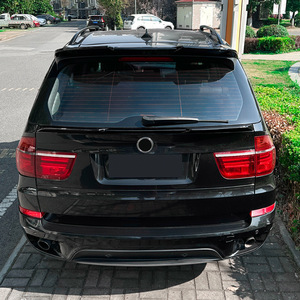 สปอยเลอร์หลังรถยนต์ BMW X5 E70 ปี 2008-2013 สีดำเงา ลายคาร์บอนไฟเบอร์ วัสดุ ABS รูปทรงปีก พร้อมเทป 3M สำหรับติดตั้ง - Product Image 2