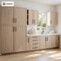 Meuble de cuisine avec portes en PVC thermoformé, design de rangement personnalisé style Shaker, idéal pour projets d'appartements et avec rangement par tiroirs