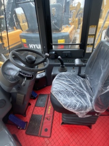 รถตักล้อยางจีน รุ่น 956L เครื่องยนต์ดีเซล แรงบิดสูง ความจุบุ้งกี๋ 3 เมตร  ใช้งานได้อย่างราบรื่นและทรงพลัง - Product Image 4