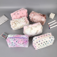 Sac cosmétique Dongjin personnalisé en forme de demi-lune avec fermeture éclair, en peluche, pour organiser les accessoires, avec logo en paillettes, pour le rangement du maquillage