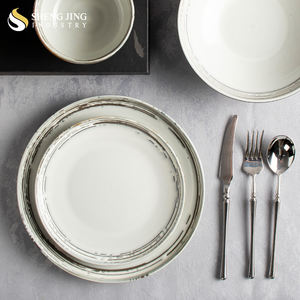 Juego de vajilla de cerámica gris celadón pintado a mano-Tazón, plato, tazas de café y platillos-Esmalte reductor con detalles en marrón - Product Image 3