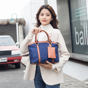 ชุดกระเป๋าผู้หญิง หนัง PU 2 ชิ้น ชุดกระเป๋าถือ ลายนูน สีพื้น สำหรับช้อปปิ้ง ออกเดท สีขาว ดำ แดง - Product Image 6