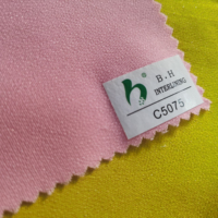 Entoilage adhésif tissé 100 % polyester 52 g/m², tissu sergé coloré à jet d'eau avec points doubles en PA thermocollants pour costumes haut de gamme