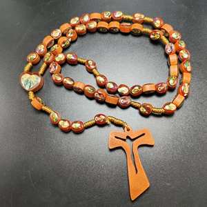 Collana Rosario Religiosa all'Ingrosso con Perle Ovali in Legno e Sanità in Resina Epossidica, Rosario Cattolico con Medaglia della Vergine Maria e Croce - Product Image 2