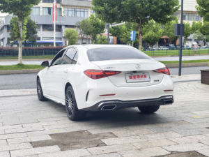 El 2024 <span class=keywords><strong>Mercedes</strong></span>-Ben-z <span class=keywords><strong>Clase</strong></span> <span class=keywords><strong>C</strong></span> C260L Sport Hybrid Luxury Midsize Car cuenta con asientos de cuero de cinco asientos - Product Image 6