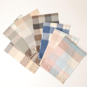 ผ้าพันคอขนสัตว์ลายตารางสก็อตแบบคลาสสิกสำหรับทุกเพศทุกวัย แฟชั่นฤดูใบไม้ร่วง ดีไซน์พู่ห้อยเก๋ไก๋ ผลิตตามสั่ง แบรนด์ของคุณเอง ผ้าขนแกะเมอริโนอย่างดี - Product Image 5