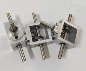 Boîte de vitesses à angle droit personnalisée en acier inoxydable à 90 degrés avec engrenage conique spiralé inversé pour transmission à petit angle droit - Product Image 1