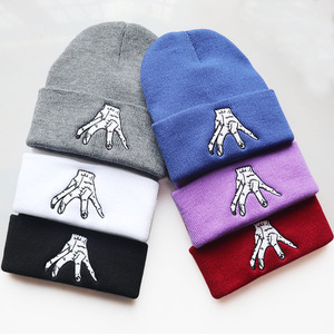Bonnet tricoté en fibre acrylique chaud, motif personnage de dessin animé Wednesday <span class=keywords><strong>Addams</strong></span> de <span class=keywords><strong>la</strong></span> <span class=keywords><strong>série</strong></span> télévisée américaine, nouvelle collection automne/hiver, tendance - Product Image 1