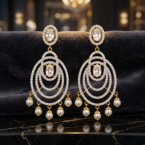 Boucles d'oreilles pendantes élégantes en laiton, cristal et perles, dorées, ovales, de luxe, pour mariée, mariage - Product Image 3