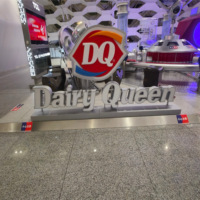 Grand modèle de robot publicitaire lumineux LED 3D étanche avec logo mascotte pour la décoration de centres commerciaux et de gares