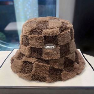 Sombreros de invierno para mujer con diseño de tablero de ajedrez, de felpa y piel, al por mayor y en stock - Product Image 6