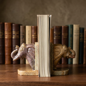 Porte-livres en pierre savonneuse en forme d'éléphants - Product Image 1