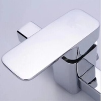 Robinet de douche mural carré à prix abordable, finition chromée, pour salle de bain, vente directe usine
