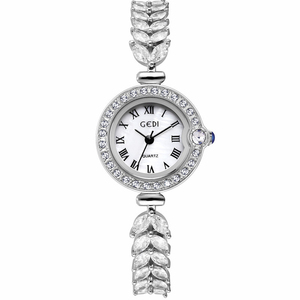 Montre pour femme vintage en or avec petit cadran en nacre serti de diamants, montre à quartz étanche polyvalente - Product Image 6