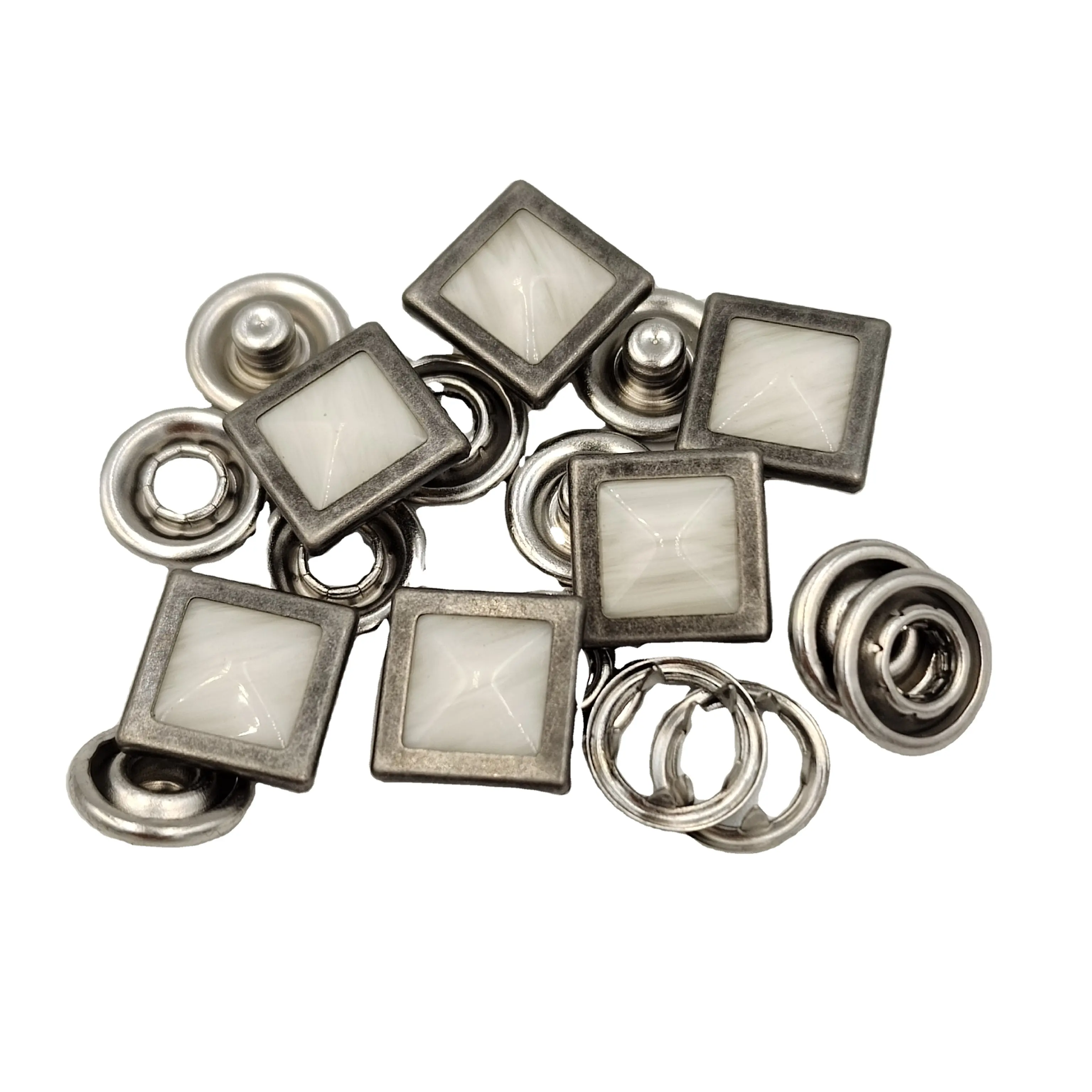 Boutons à perles carrés avec anneau en résine de couleur personnalisée