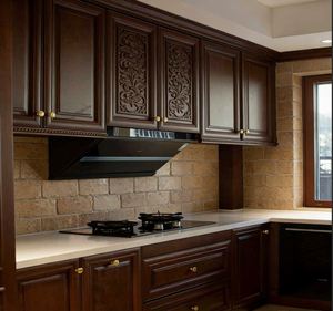 ชุดตู้ครัวแบบกำหนดเองพร้อมตู้บนบานกระจก ตู้ล่างไม้จริง และไฟในตัวสำหรับห้องครัวบ้านสมัยใหม่ - Product Image 6