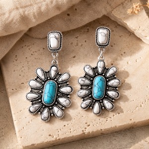 Orecchini vintage a goccia con turchese, gioielli con ciondolo personalizzato - Product Image 1