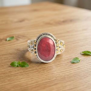 Anello con Sigillo in Rubino Rosso per Matrimonio e Feste, in Argento Sterling 925, Fatto a Mano, con Gemma Ovale e Incastonatura a Castone, Stile Vintage, Bicolore Oro - Product Image 1