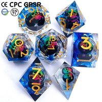 Set Dadu DND Polihedral Resin Biru Berbintang Buatan Tangan dengan Inti Cair dan Tengah Tengkorak Pelangi