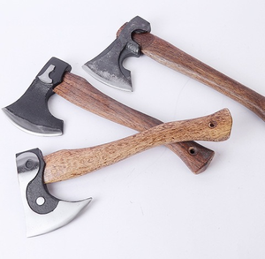 Martillo industrial con mango de madera para extinción de incendios, demolición, apilamiento de leña y corte de árboles en entornos exteriores - Product Image 2