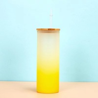 Gobelet en verre dépoli de couleur dégradée de 25oz avec couvercle en bambou et paille en plastique