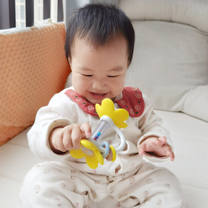 Jouet de dentition en forme de fleur pour bébé, hochet en silicone pour les tout-petits de 3 à 18 mois, développement de la préhension et de la mastication - Product Image 3