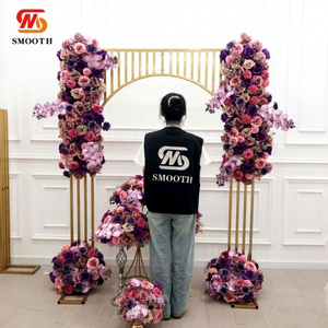 Chemin de table floral asymétrique en soie artificielle lisse pour mariage, avec arrangement floral en arche et design d'angle brisé - Product Image 1