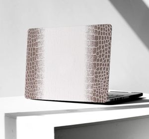 Funda Protectora Rígida de Plástico y Cuero PU Blanco Himalaya para Laptop <span class=keywords><strong>MacBook</strong></span> Neo 2026 Air 13.6 Air 15 Pro 14 Pro 16 M5 M4 M3 M2 - Product Image 1