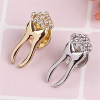 Fabricant de badges vente en gros d'épingles en émail souple dur personnalisées broche de bijoux de dentiste en strass épingles de revers de dents