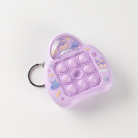 Porte-clés Pop It Challenge en forme de vaisseau spatial de dessin animé, à pression rapide, anti-stress, pendentif de sac à dos, 1 pièce, porte-clés de jeu