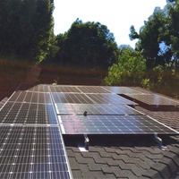 Sistem Atap Genteng Aspal Surya Amoysolar AL6005-T5 dengan Struktur Pemasangan Rak Atap Energi Surya PV dan Garansi 12 Tahun