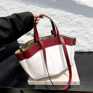 Nouveau sac à main en PU de haute qualité pour femmes, grande capacité, sac fourre-tout tendance et simple - Product Image 3