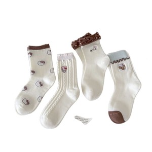 ถุงเท้าลายปักคิตตี้น่ารัก สีครีมขาว ระดับกลางน่อง สำหรับผู้หญิง ระบายอากาศได้ดี ซับเหงื่อ ลายการ์ตูนอนิเมะ - Product Image 4