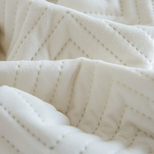 Sarung Bantal 3D Quilted Embossed Warna Solid Sederhana Baru - Product Image 3