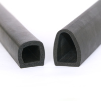 Bande d'étanchéité en caoutchouc EPDM auto-adhésive de type D Bande anti-collision en mousse semi-circulaire creuse pour les espaces de fenêtre de porte d'armoire de châssis