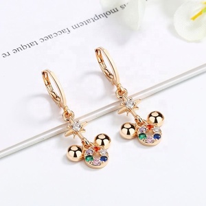 Proveedor Mayorista de Joyería Personalizada, Aretes de Circonia Cúbica Aaa, Diseño de Ratón, Baño de Oro sobre Cobre, Joyería Huggie - Product Image 4