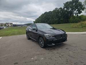<span class=keywords><strong>BMW</strong></span> X6 XDrive40i AWD 2023 Usado, Volante a la Izquierda, Interior Oscuro, Asientos de Cuero, ACC Automático, R18 SUV, Techo Solar, 300-400 CV, Faros LED - Product Image 2