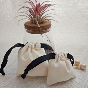 Sac en coton imprimé avec logo personnalisé, pochette en coton naturel, sac en mousseline à cordon 100% coton GOTS, sac à bijoux - Product Image 1