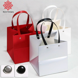 Bolsa de Regalo de Papel Kraft Baoren en Stock, Color Rosa, Rojo, Plateado, con Asa, Bolsa de Compras de Papel de Lujo con Remaches y Logotipo - Product Image 1