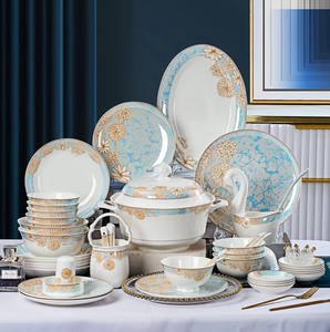Service de table en céramique européenne opulente bleu et or pour hôtels - Vaisselle avec bols et assiettes pour toutes les repas - Product Image 1