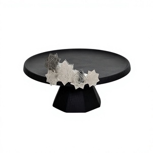 Soporte de pastel de aluminio de diseño clásico Soporte de pastel de color negro y plateado para cumpleaños y uso de compromiso - Product Image 1