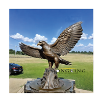 Grande sculpture d'aigle de jardin en métal Statue d'aigle artisanale en métal grandeur nature Sculpture de faucon en bronze à vendre