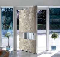 Porte pivotante en bois naturel minimaliste moderne avec bande métallique horizontale, prévention des incendies, taille/couleur personnalisées pour entrée de villa
