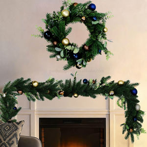 Corona Navideña Ecológica Moderna de 50 cm, Color Verde, con Adornos Decorativos para Puerta, Ventana, Hogar y Fiestas - Product Image 6