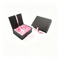 Boîte cadeau de luxe à fermeture magnétique avec logo personnalisé en relief, doublure en satin et impression quadricolore pour extensions de cheveux et perruques en cheveux naturels