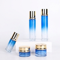 Ensemble d'emballages cosmétiques de luxe en verre opale blanc avec bouchons pompe dorés brillants pour sérum et crème de soin