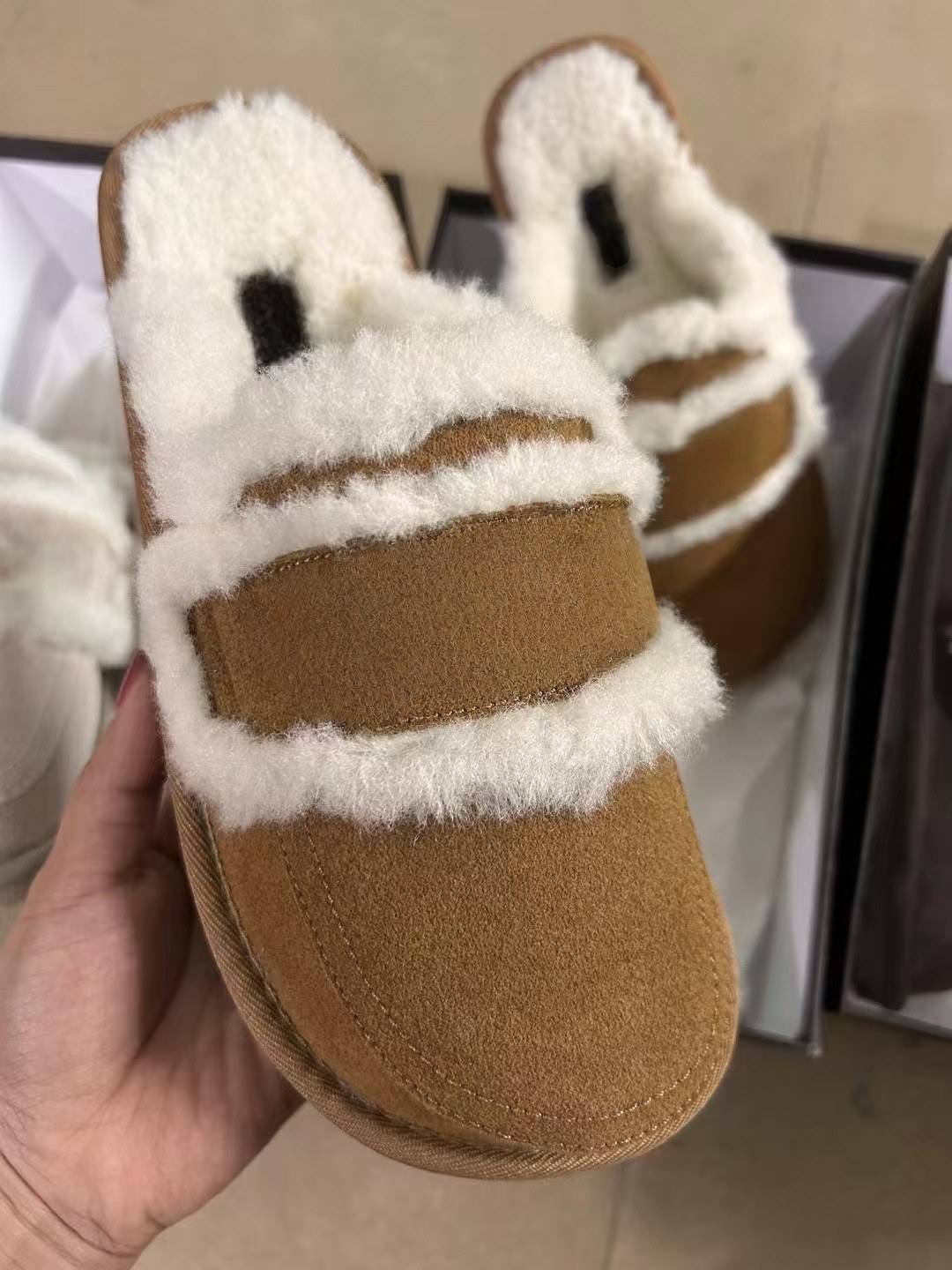 สีน้ำตาล