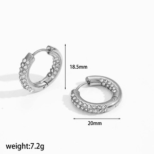 Pendientes Huggie de acero inoxidable con cristales de circonita, pendientes de aro para mujer, uso diario, diseño geométrico, tono dorado y plateado - Product Image 5