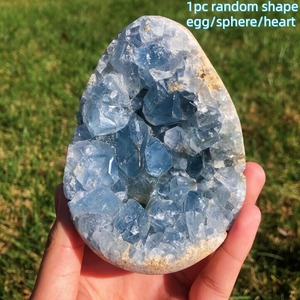 Décoration d'intérieur Feng Shui : Grappe de cristal bleu naturel, spécimen minéral azuré, pierre brute gravée, en forme d'ange - Product Image 6